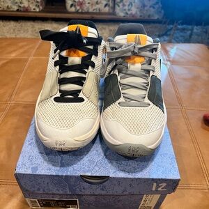 Nike JA 1 Sneakers Sz. 6.5M/8W EUC